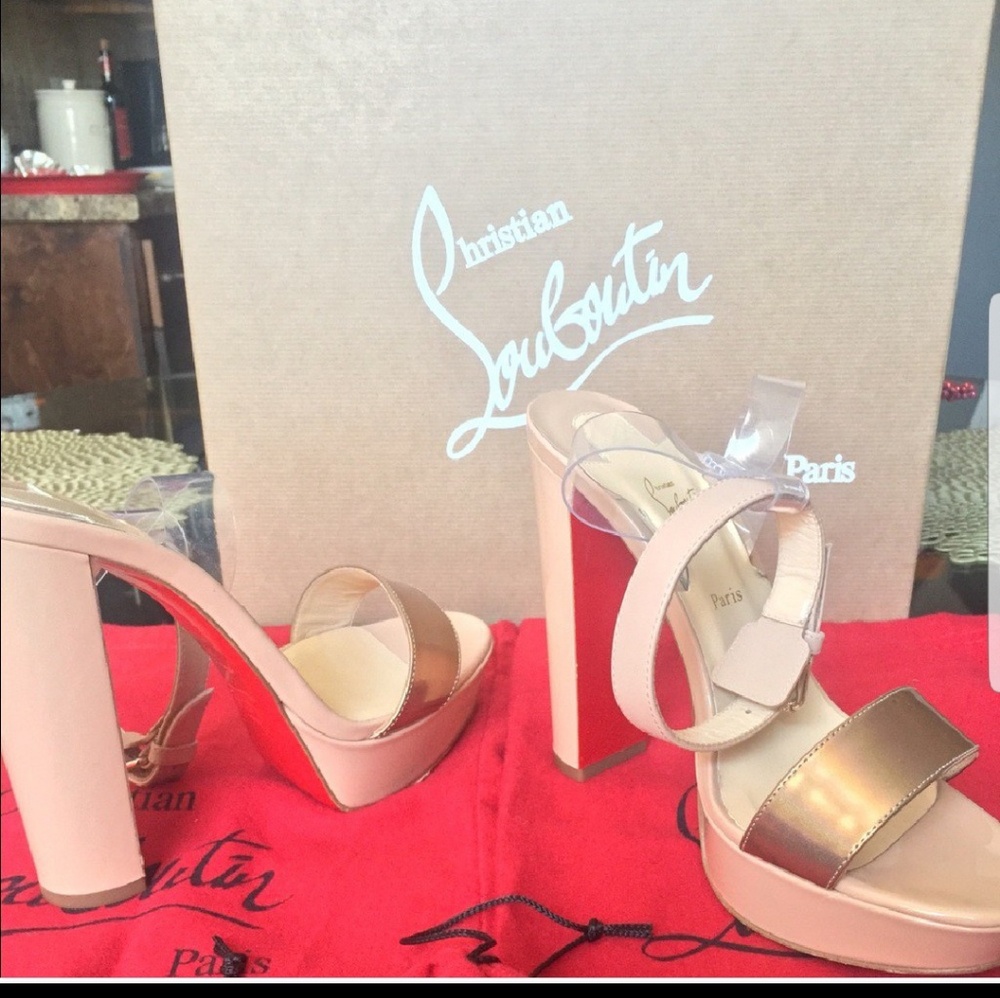 💐S O L D💐Christian Louboutin Sandal